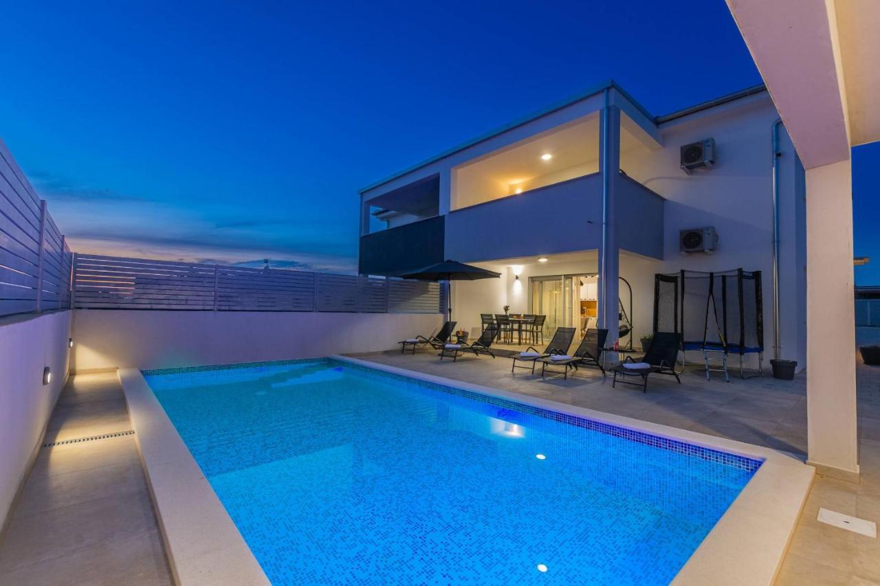 Villa Ema And Ana Pula Exterior photo